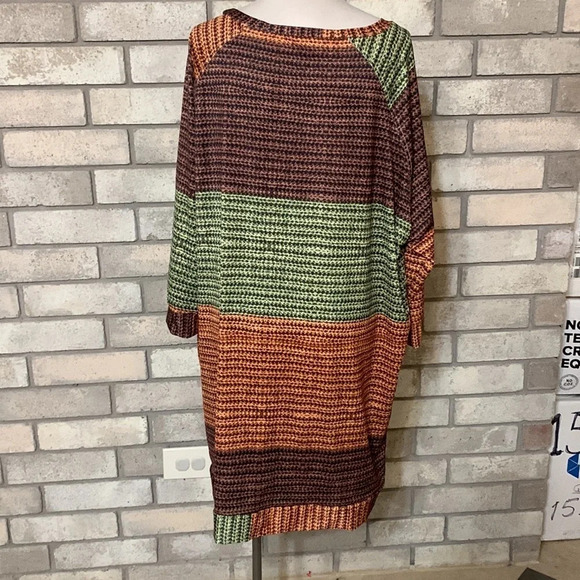 Beyond this Plane Tunic - Picture 2 of 3